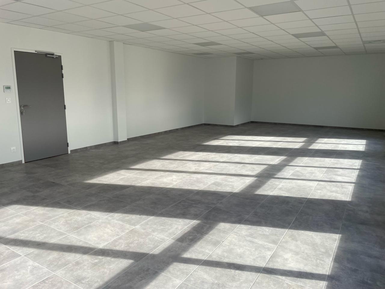 Local d'activité Genay 329m² Location local d'activité Genay Rhône OLACT2314251 4